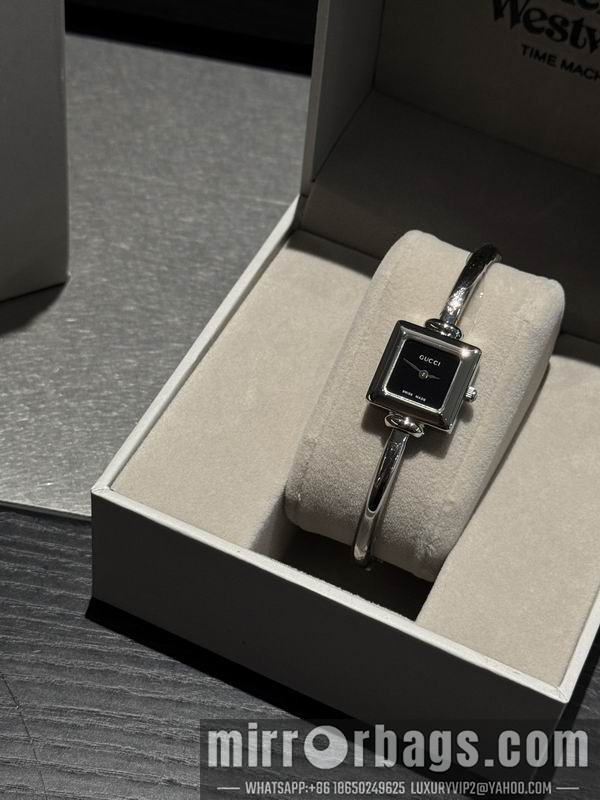 Gucci 20X20mm 101589 Watch