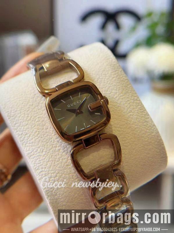 Gucci 24X22.4mm 101433 Watch