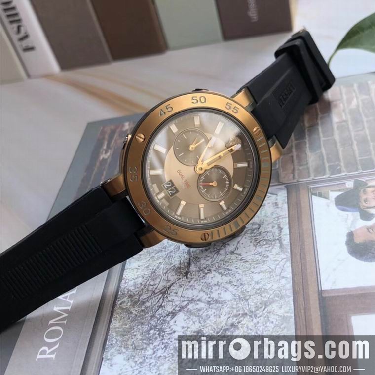 Versace men 44mm M05 Watch