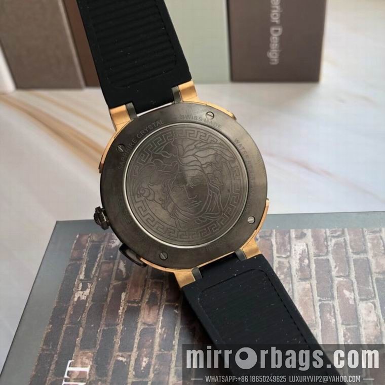 Versace men 44mm M05 Watch