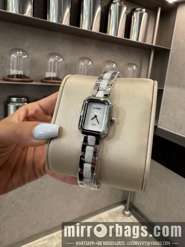 Chanel 21X26mm 101440 Watch